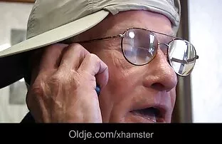 XXX دختر به سكسي رؤماسي دفتر رئیس جمهور رفت و زبان عمیقی به او داد
