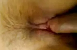 XXX سبزه نازک در راهرو بر روی یک عضو هیجان زده یک سرباز نشسته است سكسي هندي رومانسي