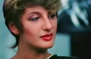 XXX یک همکار کلاه یک دختر را در جوراب شلواری شلیک می کند و یک چنگال را در دفتر سكسي رومانسي هندي خود قرار می دهد