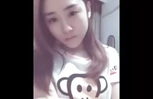 XXX خانم در جوراب ساق بلند انگشت گربه با یک فديو سكسي رومانسي dildo بزرگ