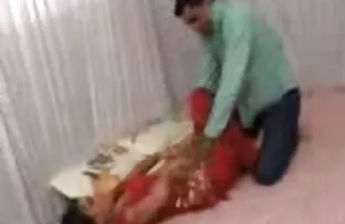 XXX بلوند جوان انگشت سوراخ افلام اجنبيه رومانسيه سكسيه های او را در یک گربه بزرگ