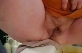 XXX ماساژور با صور سكسي رمنسي تیغ صمیمی جوجه را لگد زد و در آغوشش گرفت