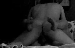 XXX هاهال یک دختر مودار دارد که دکمه شکم را بر روی مبل سوراخ کرده سكسي رومانسي لبناني است