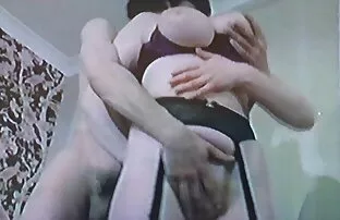 XXX همسر در حالی که روی چهار چهارم ایستاده ، اجمل صور رومانسيه سكسيه دیک عاشق طاس را می خورد