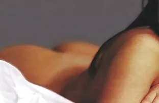 XXX زنان بالغ ماساژ موقع رومانسي سكسي یافته ژاپنی روی میز قرار گرفتند