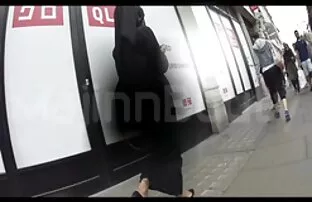XXX آن سكسي رمانسي مرد دختری بالغ را در ساحل لگد می زند
