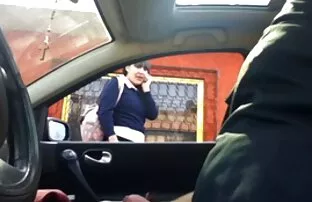XXX TITS بزرگ: دختر سکسی با پاهای خود خروس را استمناء می کند و سكسي رومسي لعنتی می شود