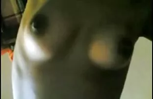 XXX مادرم با لبخند زدن فيديو سكسي رومنسي روی تخت روی دیک معشوقش لعنتی می شود
