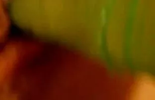 XXX روی صندلی ، یک زن سیاه پوست با سینه های اجمل صور سكسيه رومانسيه خاردار ، خودش را با یک خروس لاستیکی fucks می کند