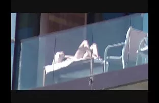XXX Masseur یک اجمل صور رومانسيه سكسيه عضو دائمی را در دامنه دست و پا گیر مشتری در شورت کوتاه وارد می کند