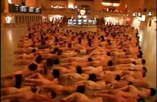 XXX جوجه در یک پیراهن سفید به یک همسایه افلام سكسيه رومانسيه عراقيه سیاه و مبتلا به سرطان تسلیم شد